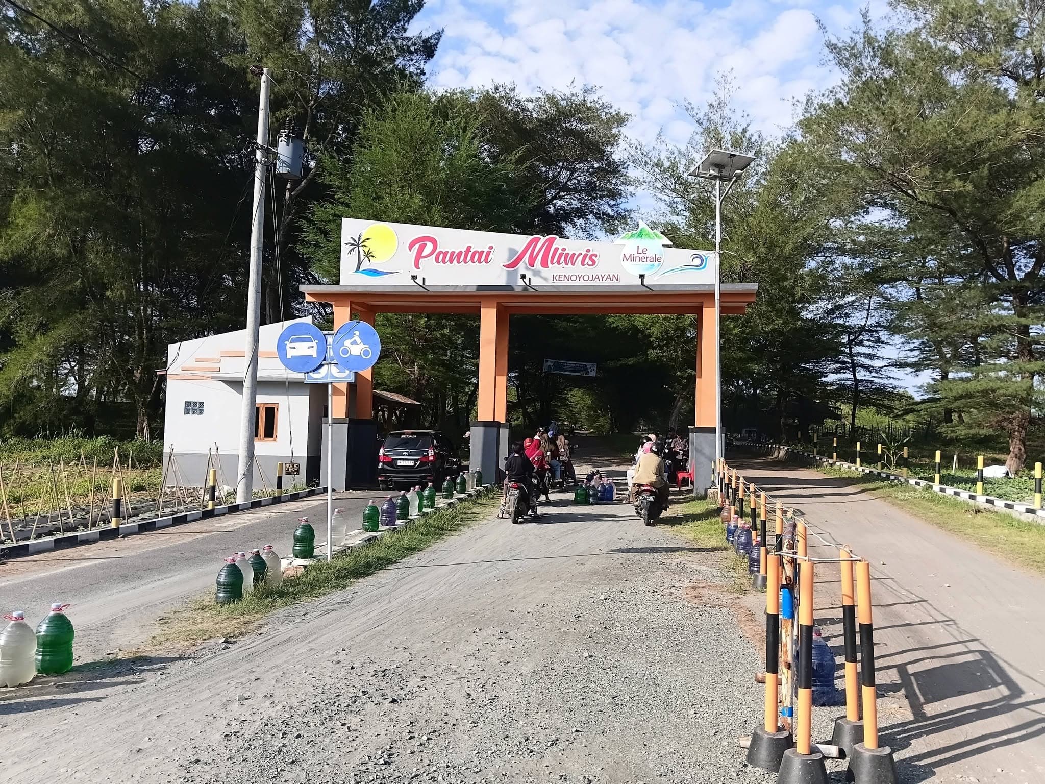 Parkir Luas (Jasa Penitipan)